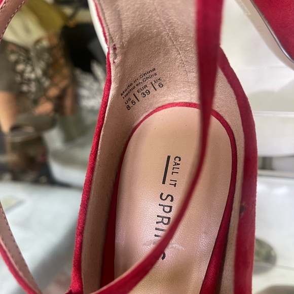 Women’s size 8.5 strappy shoes .. Heels are 3.5 inches high - Picture 4 of 4